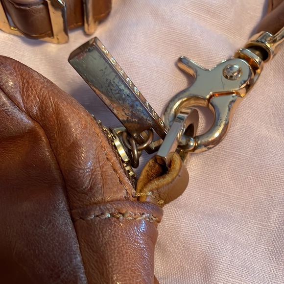 British tan Tory Burch bag with removable strap - Picture 4 of 9